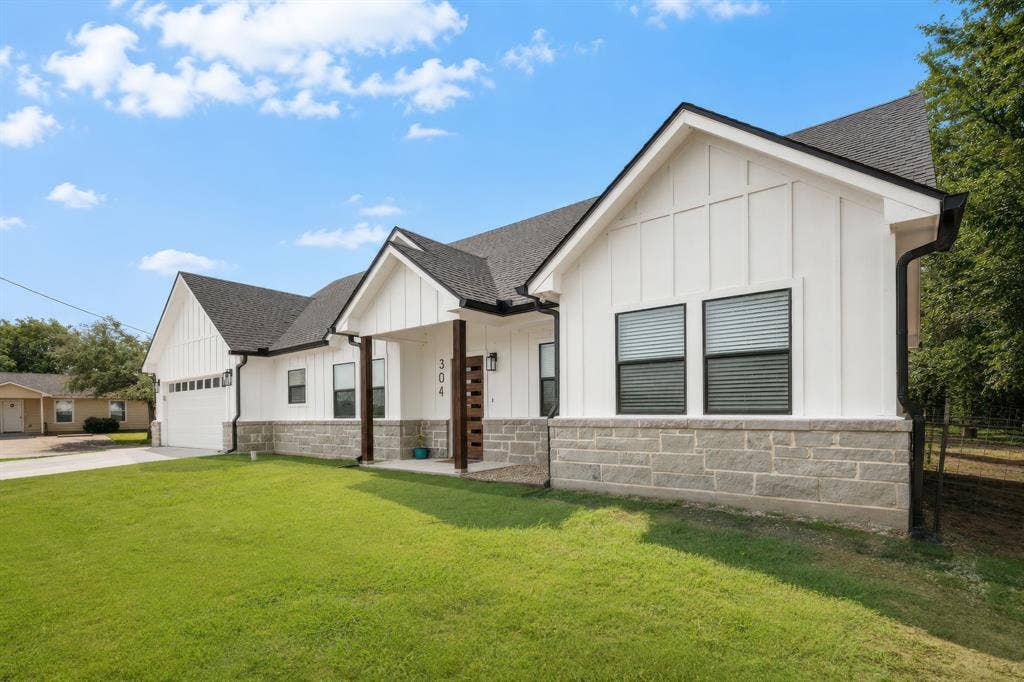 304 E Adams Street, Riesel, TX 76682 304 E Adams Street, Riesel, TX 76682
