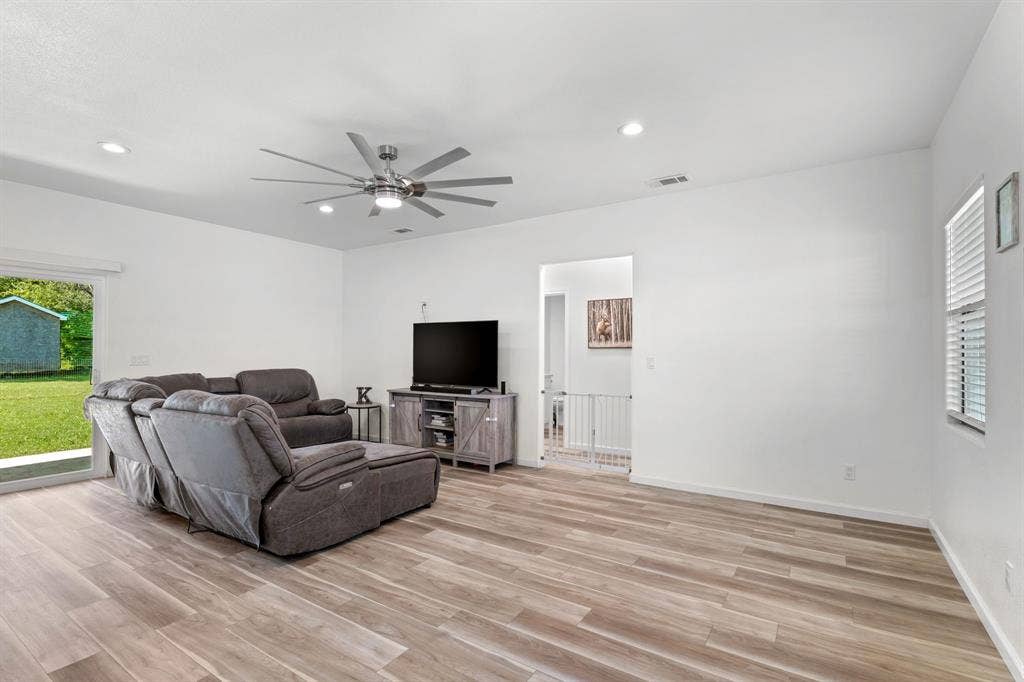 304 E Adams Street, Riesel, TX 76682 304 E Adams Street, Riesel, TX 76682
