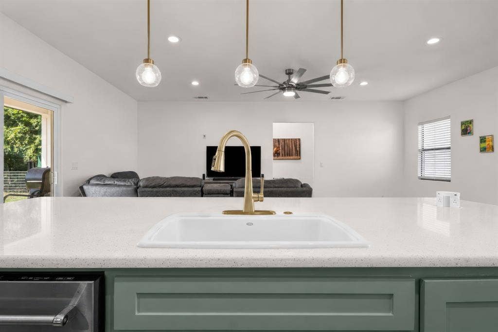 304 E Adams Street, Riesel, TX 76682 304 E Adams Street, Riesel, TX 76682