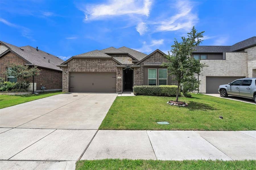 Property photo for 639 Congressional Avenue, Red Oak, TX