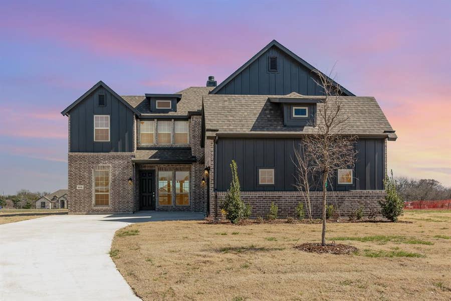 Property photo for 610 Crystal Lake Lane, Red Oak, TX