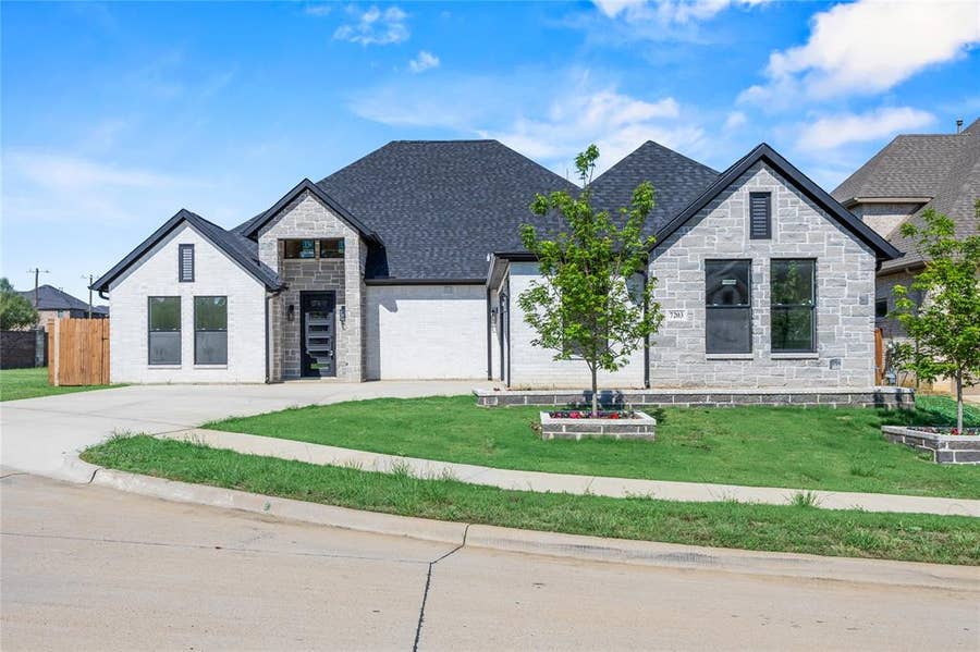 Property photo for 7203 Harris Place, Arlington, TX