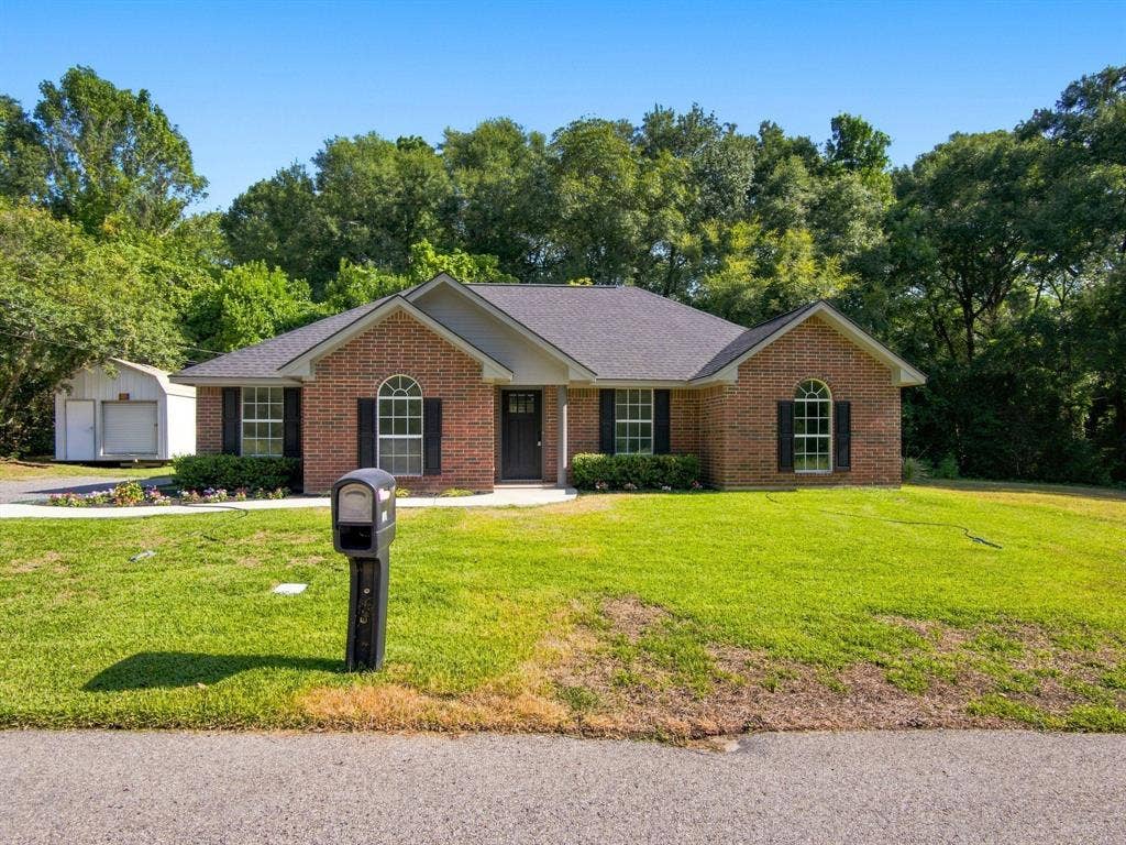105 E Foggle Street, Athens, TX 75751 105 E Foggle Street, Athens, TX 75751