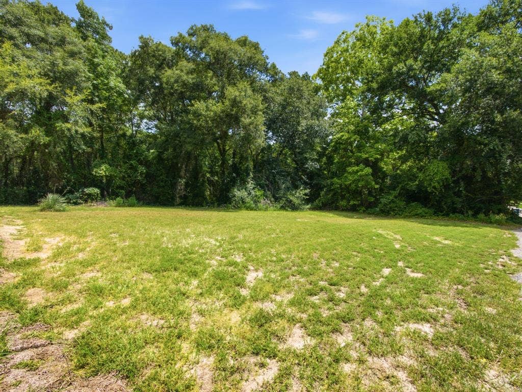 105 E Foggle Street, Athens, TX 75751 105 E Foggle Street, Athens, TX 75751