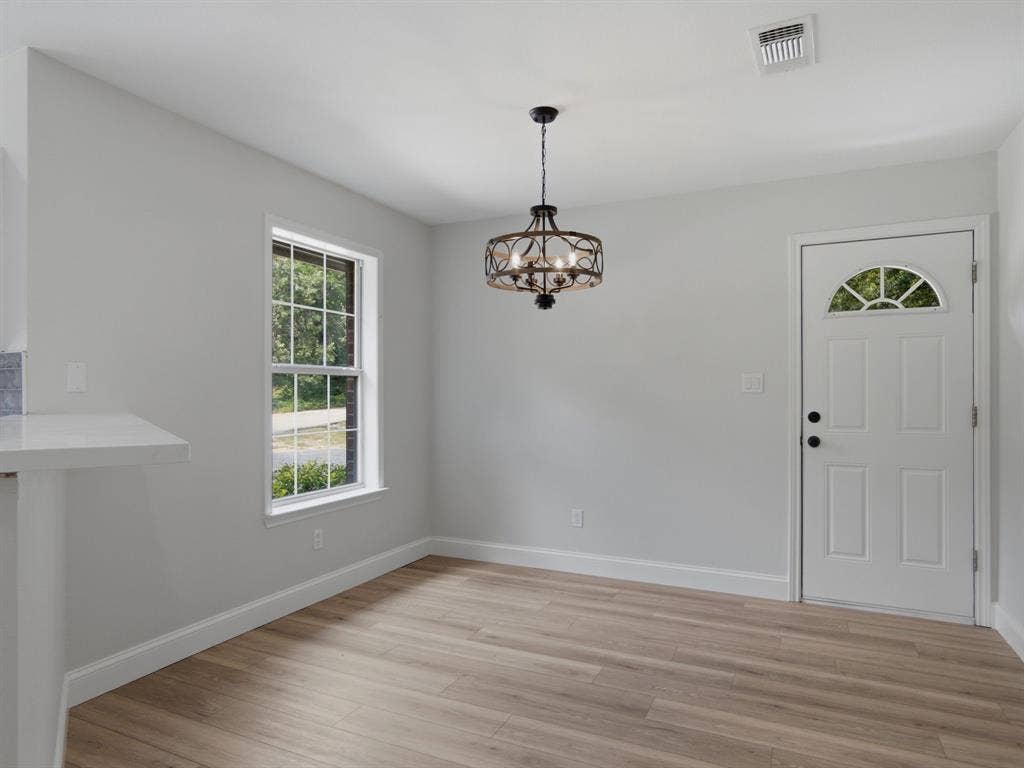 105 E Foggle Street, Athens, TX 75751 Dining Area