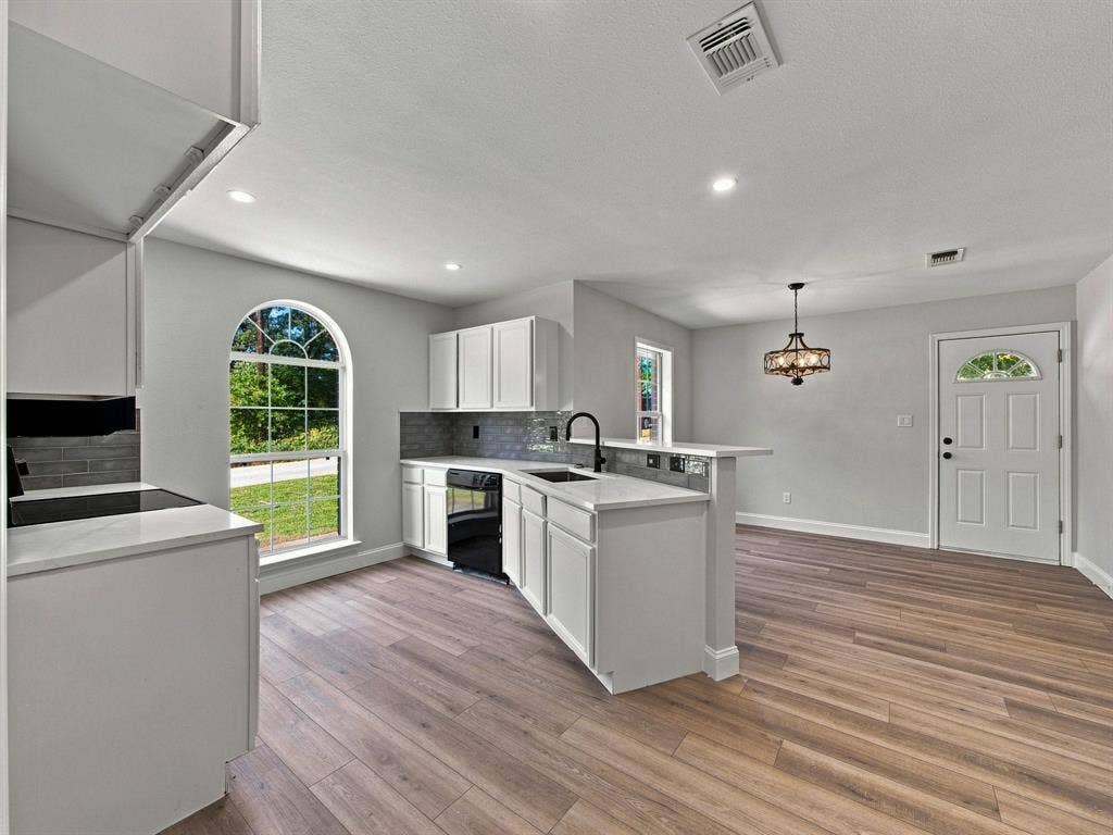 105 E Foggle Street, Athens, TX 75751 105 E Foggle Street, Athens, TX 75751