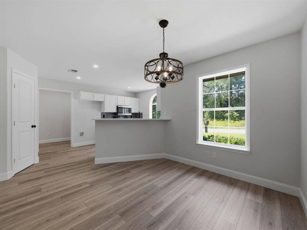 105 E Foggle Street, Athens, TX 75751 Dining area