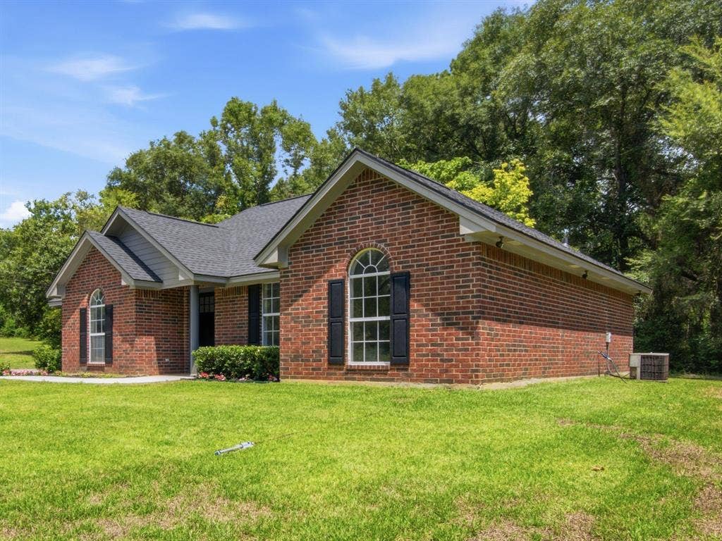 105 E Foggle Street, Athens, TX 75751 105 E Foggle Street, Athens, TX 75751