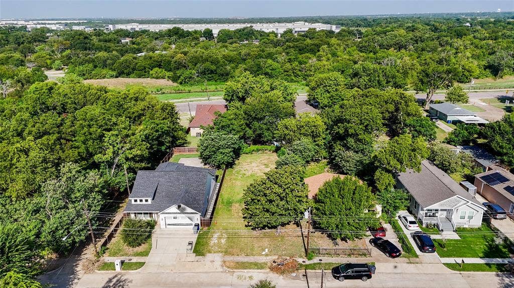 3725 Vineyard Drive, Dallas, TX 75212 Central residential lot featuring mature trees, a clear buildable area, and street access