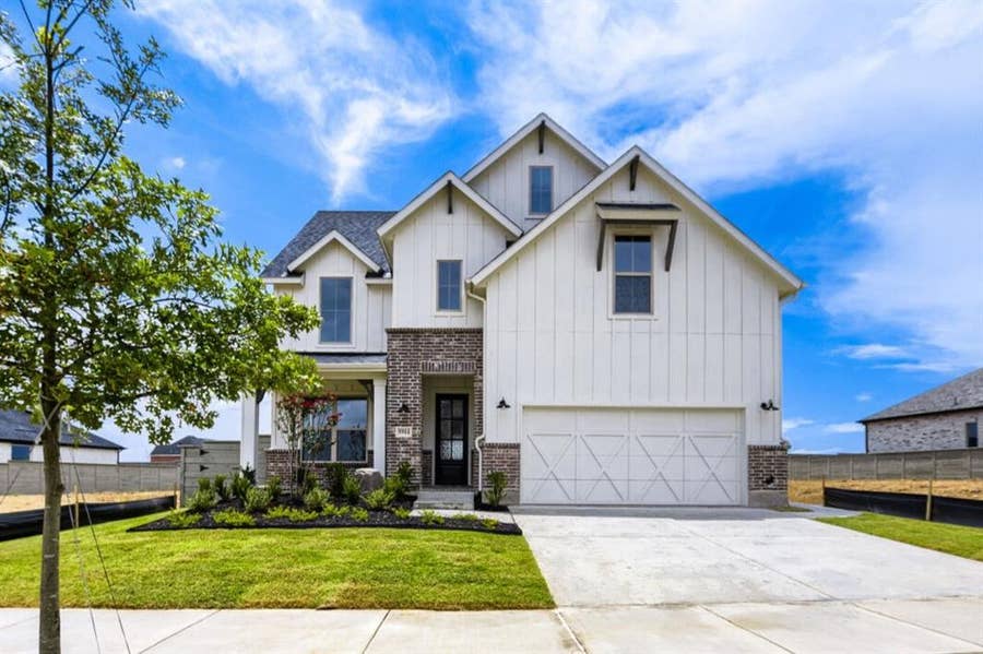 Property photo for 9904 Oak Glade Drive, Denton, TX