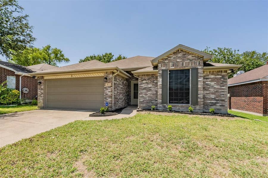 Property photo for 913 Mill Spring Drive, Garland, TX