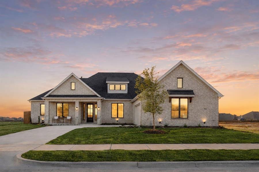 Property photo for 974 Richard Pittmon Drive, DeSoto, TX