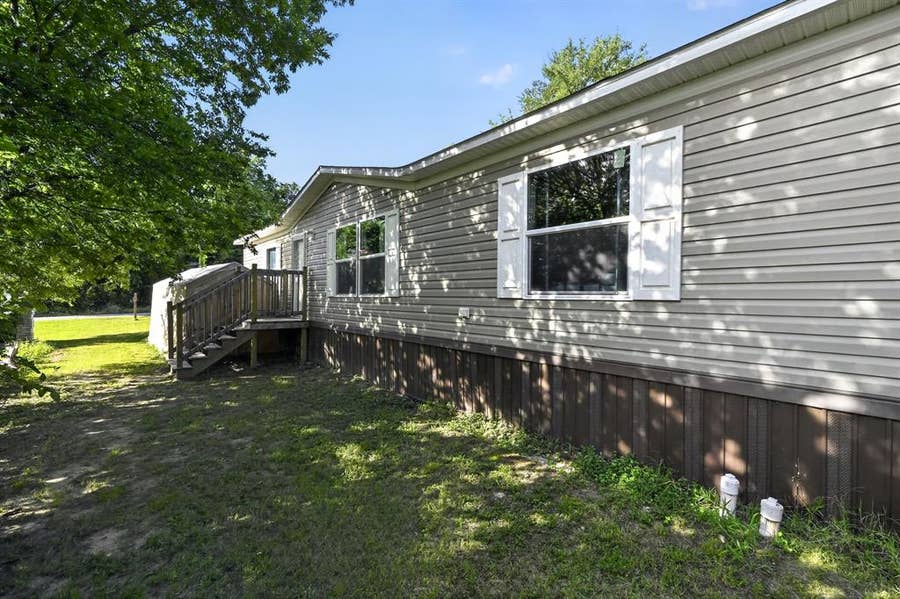Property photo for 904 Pawnee Trail, Granbury, TX