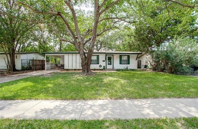 Property photo for 917 Grande Drive, Mesquite, TX