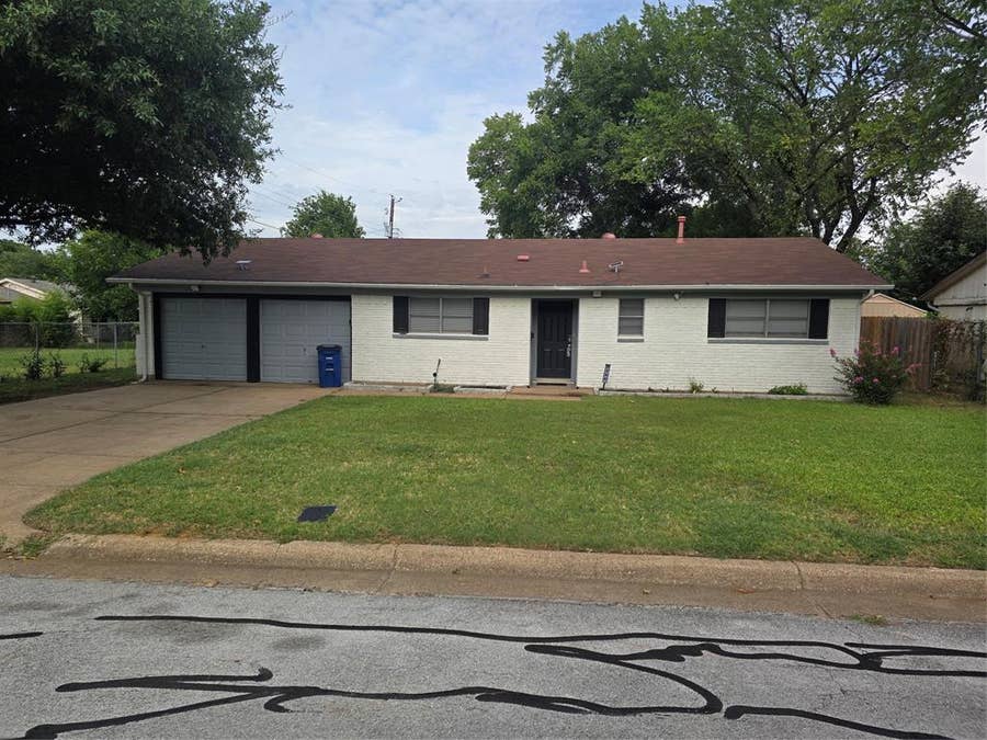 Property photo for 304 Salem Drive, Euless, TX