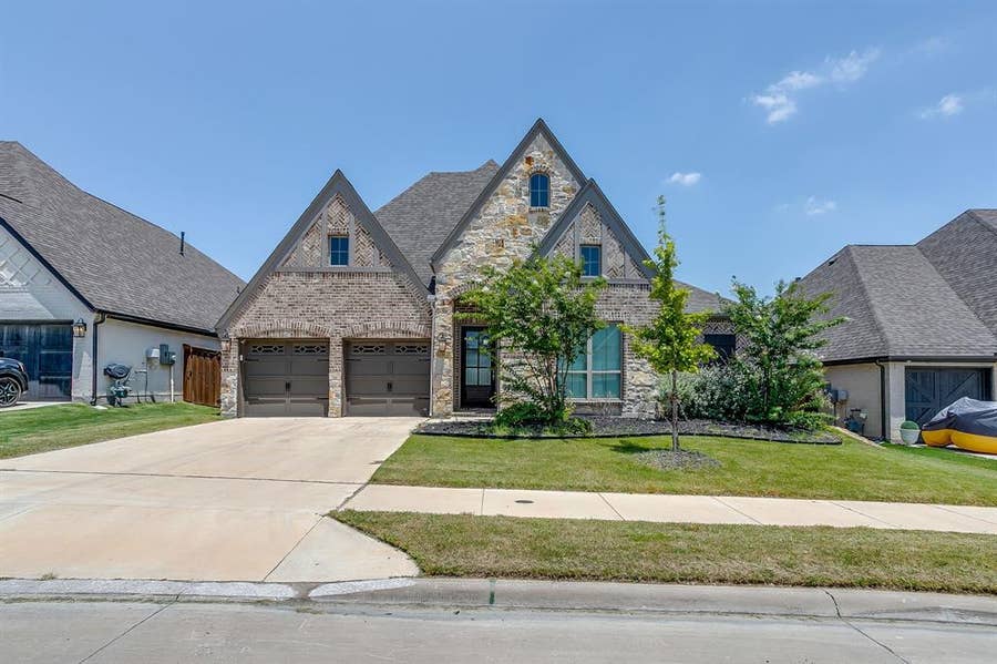 Property photo for 5729 Lake Jackson Drive, Fort Worth, TX