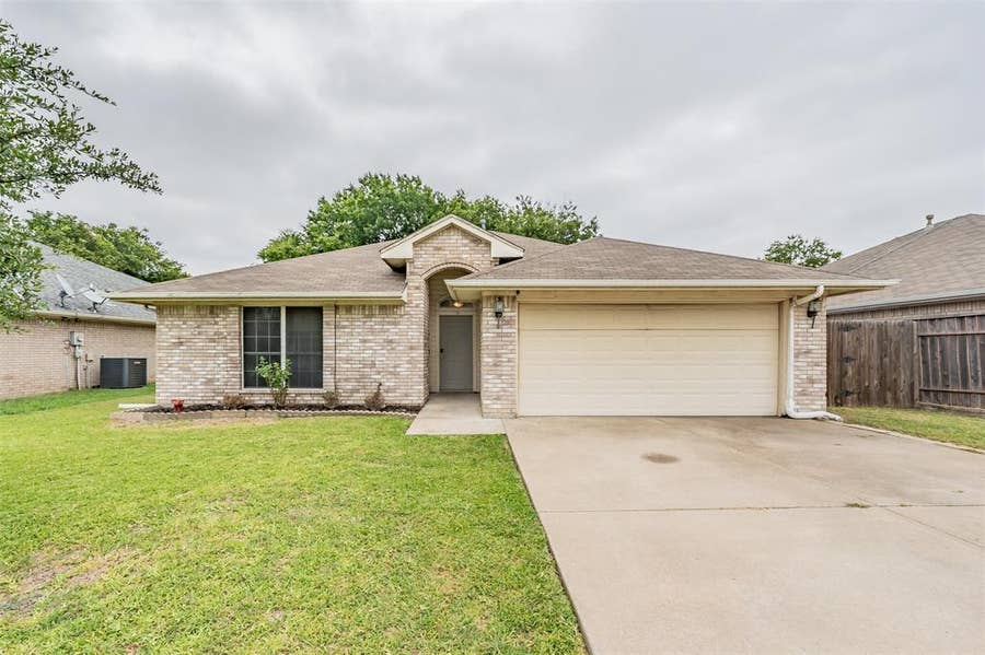 Property photo for 137 Roberts Drive, Saginaw, TX
