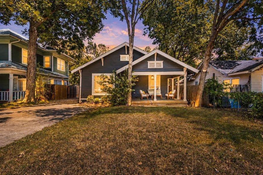 Property photo for 406 S Montreal Avenue, Dallas, TX