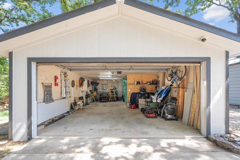 138 Wildgrove Drive, Gun Barrel City, TX 75156 2-car garage & workshop