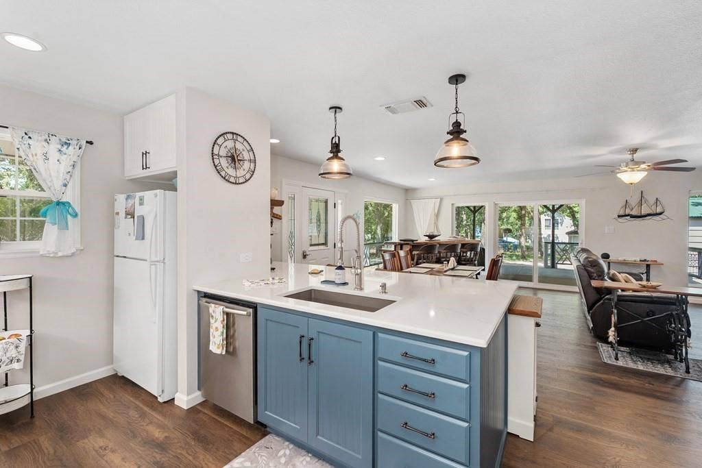 138 Wildgrove Drive, Gun Barrel City, TX 75156 Kitchen island with sink & dishwasher