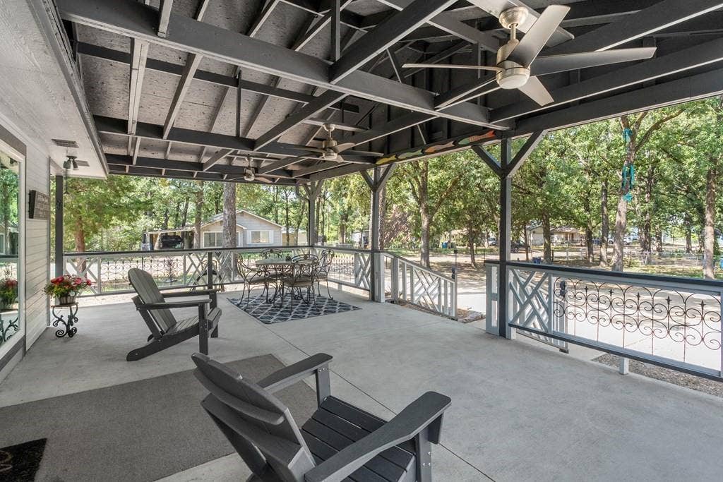 138 Wildgrove Drive, Gun Barrel City, TX 75156 Lake view covered side porch