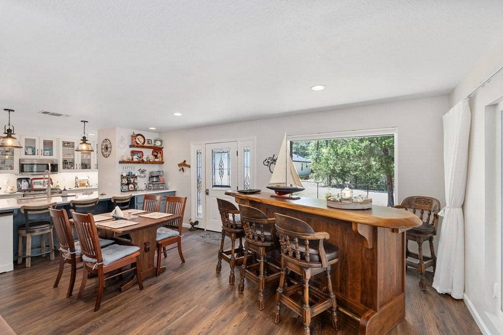 138 Wildgrove Drive, Gun Barrel City, TX 75156 Open concept kitchen-dining-living