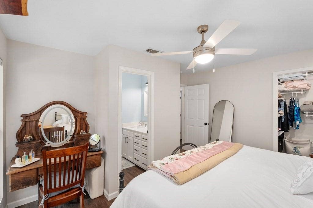138 Wildgrove Drive, Gun Barrel City, TX 75156 Primary bedroom