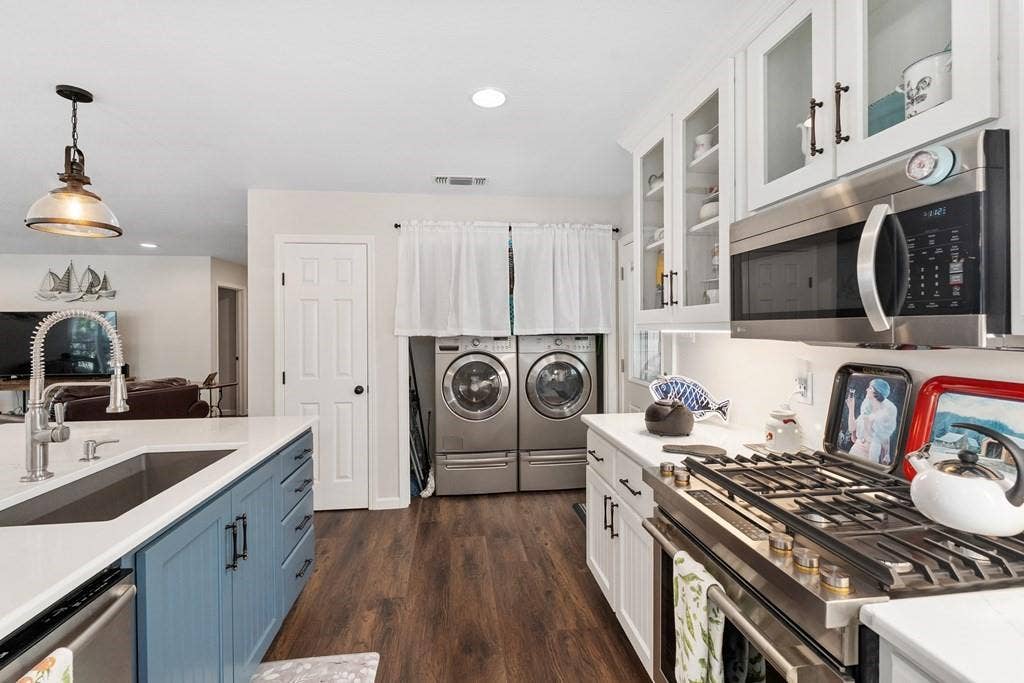 138 Wildgrove Drive, Gun Barrel City, TX 75156 Kitchen, laundry & walk-in pantry