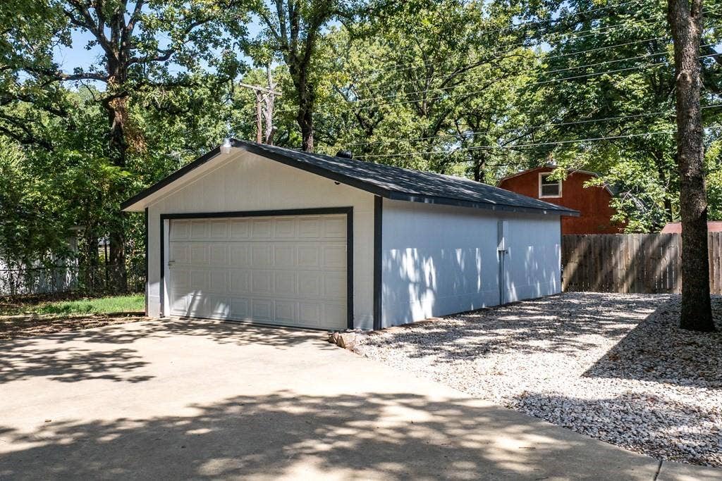 138 Wildgrove Drive, Gun Barrel City, TX 75156 2-car garage & workshop