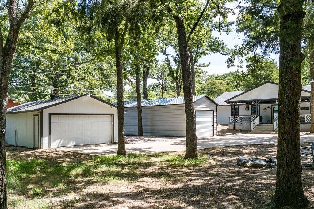 138 Wildgrove Drive, Gun Barrel City, TX 75156 2-car garage & workshop, boat storage garage & home