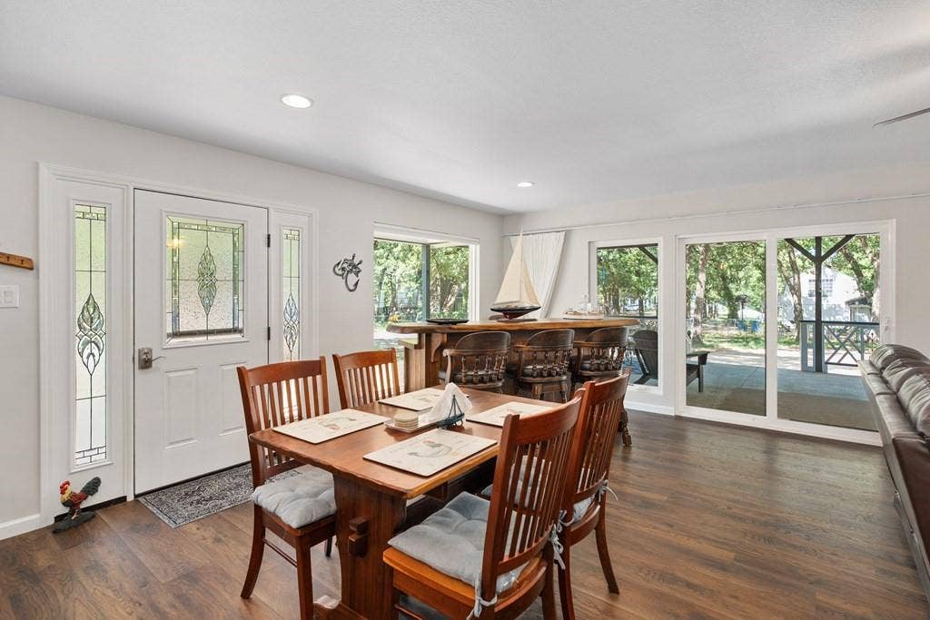 138 Wildgrove Drive, Gun Barrel City, TX 75156 Entry, dining, bar & lake views