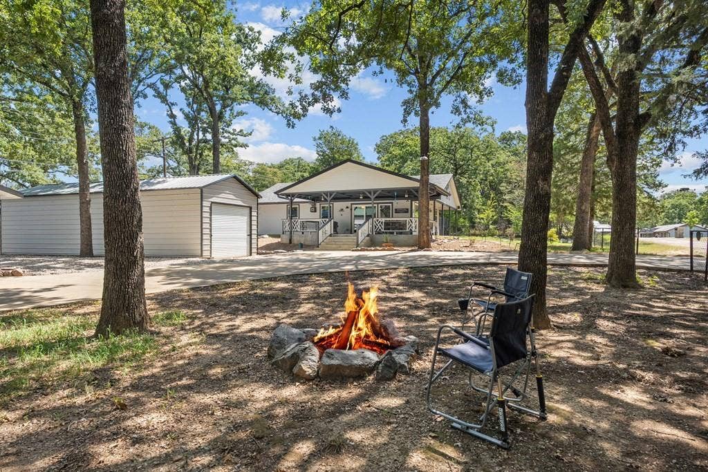 138 Wildgrove Drive, Gun Barrel City, TX 75156 Firepit