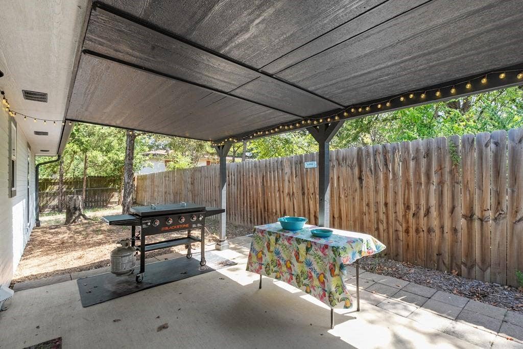 138 Wildgrove Drive, Gun Barrel City, TX 75156 Covered back porch