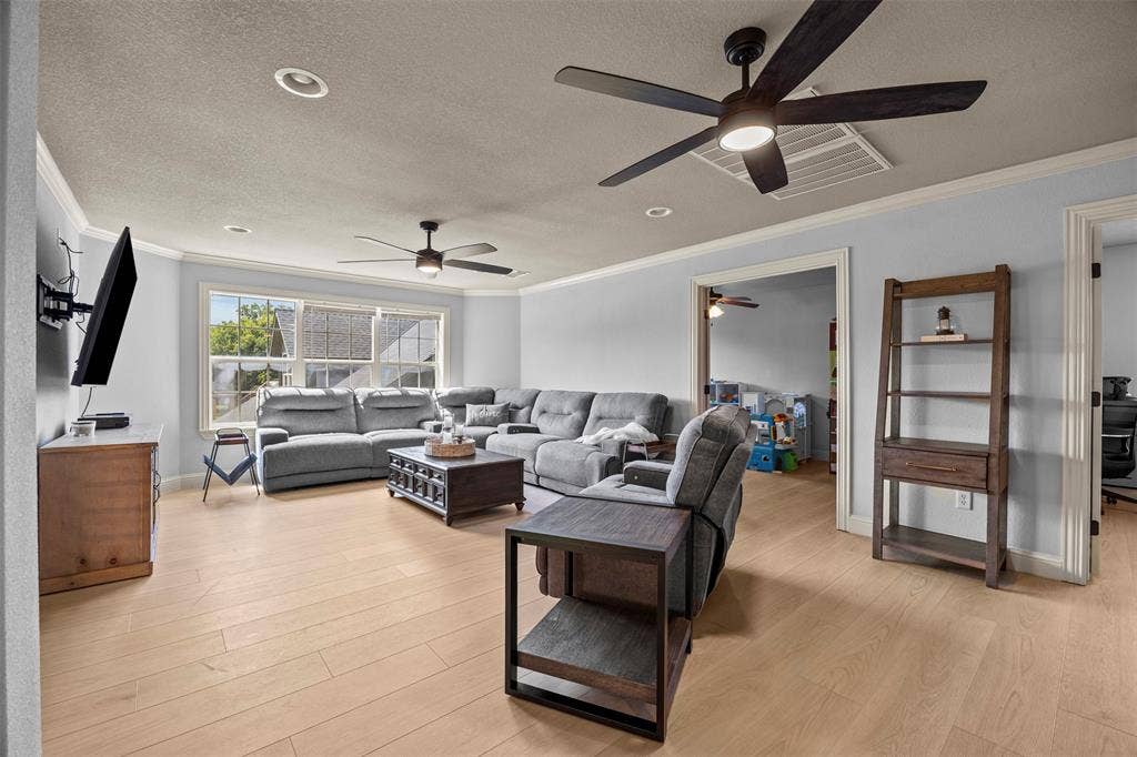3175 Collins Road, Burleson, TX 76028 3175 Collins Road, Burleson, TX 76028
