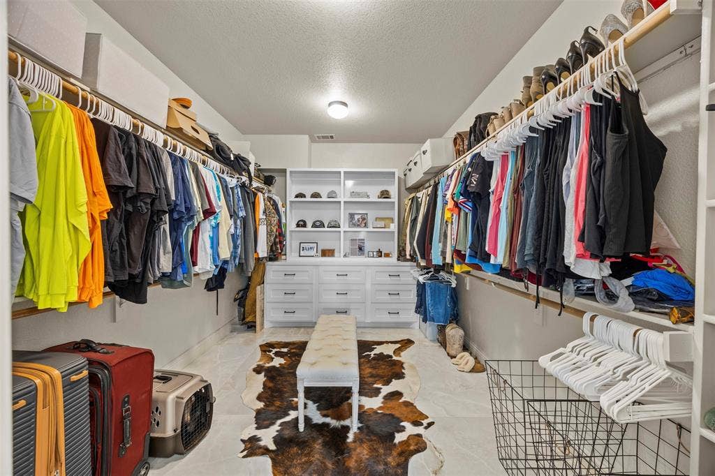 3175 Collins Road, Burleson, TX 76028 3175 Collins Road, Burleson, TX 76028