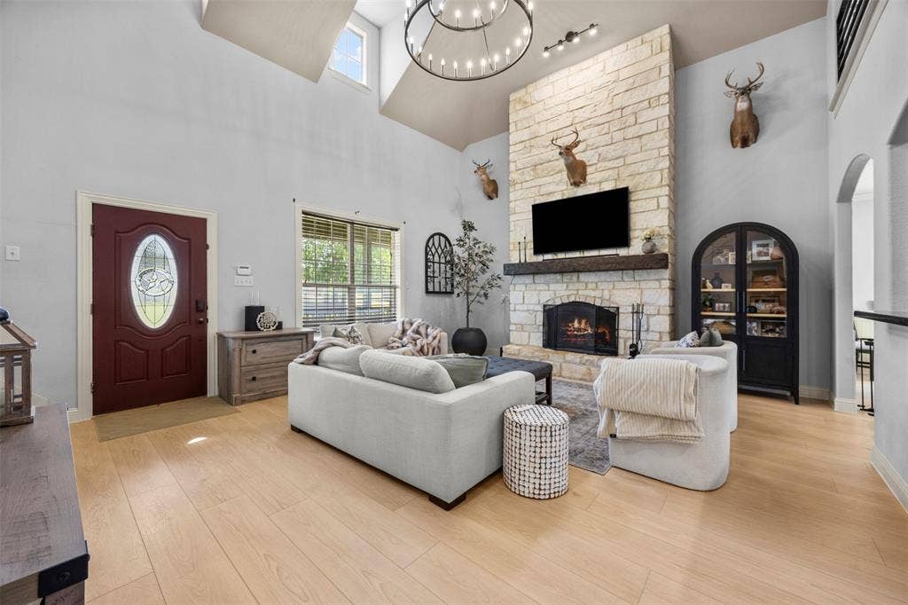 3175 Collins Road, Burleson, TX 76028 3175 Collins Road, Burleson, TX 76028