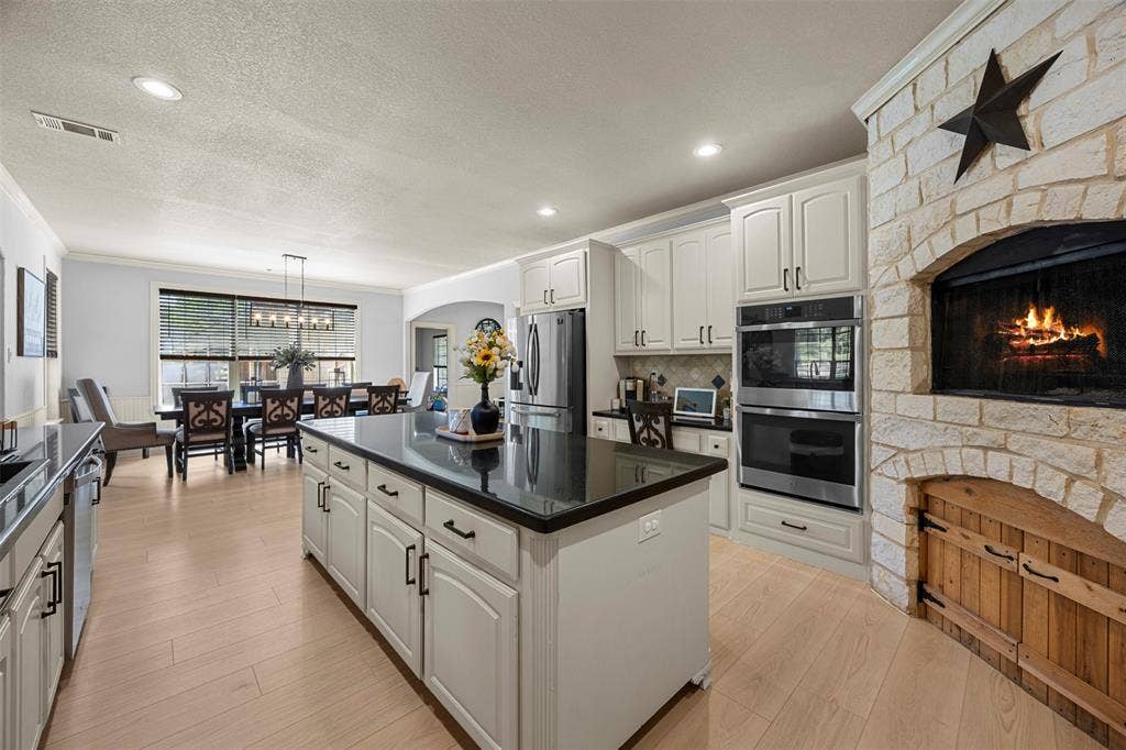 3175 Collins Road, Burleson, TX 76028 3175 Collins Road, Burleson, TX 76028