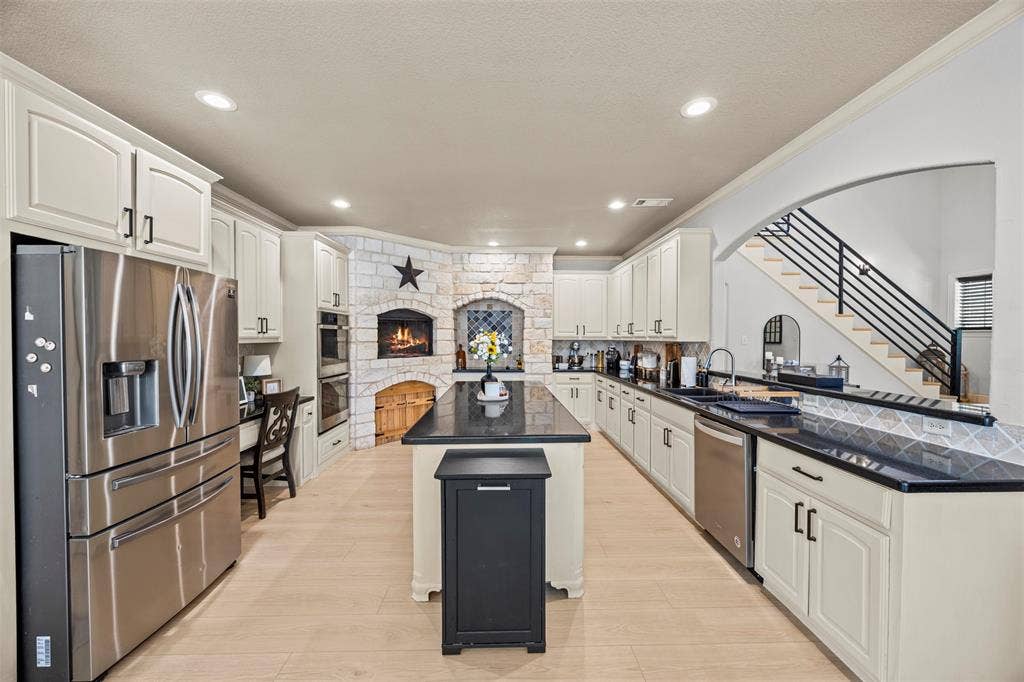 3175 Collins Road, Burleson, TX 76028 3175 Collins Road, Burleson, TX 76028