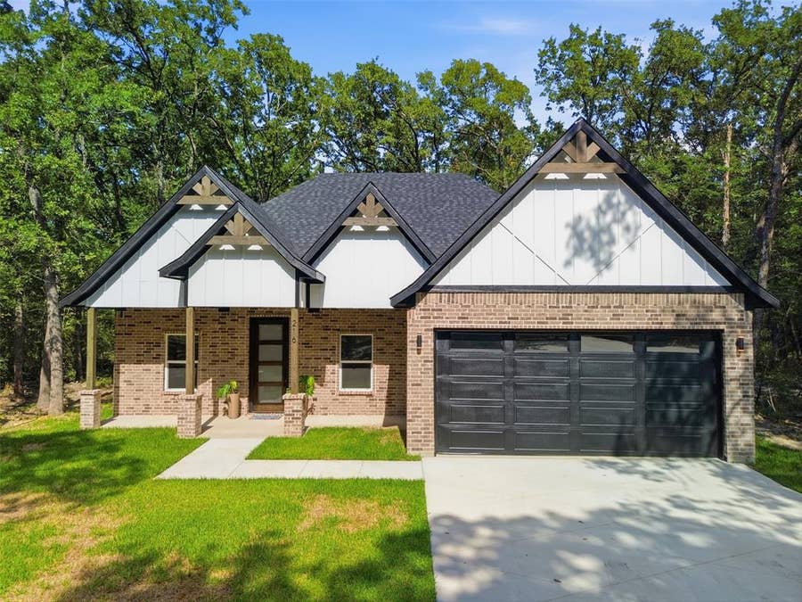Property photo for 216 E Beachwood Loop, Trinidad, TX