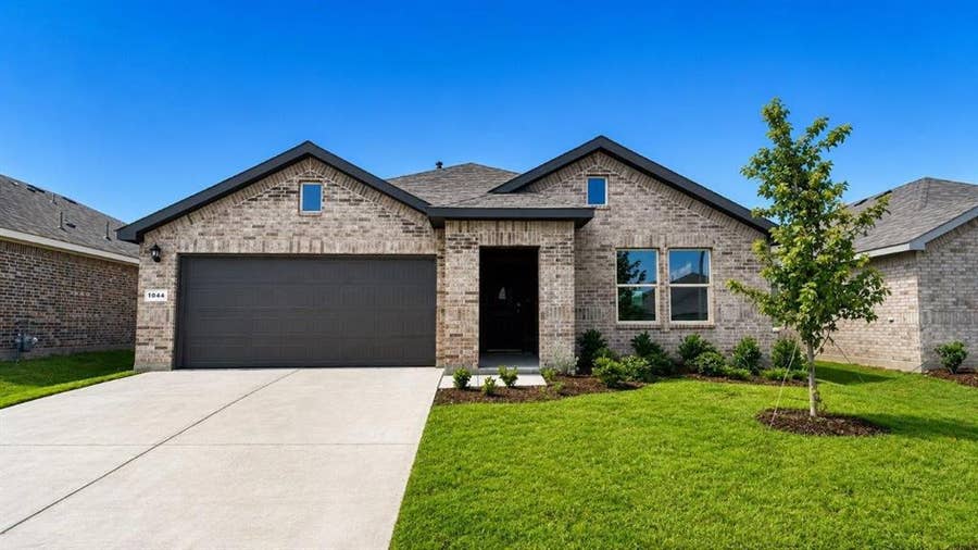 Property photo for 1044 FOXBURG Drive, Fort Worth, TX