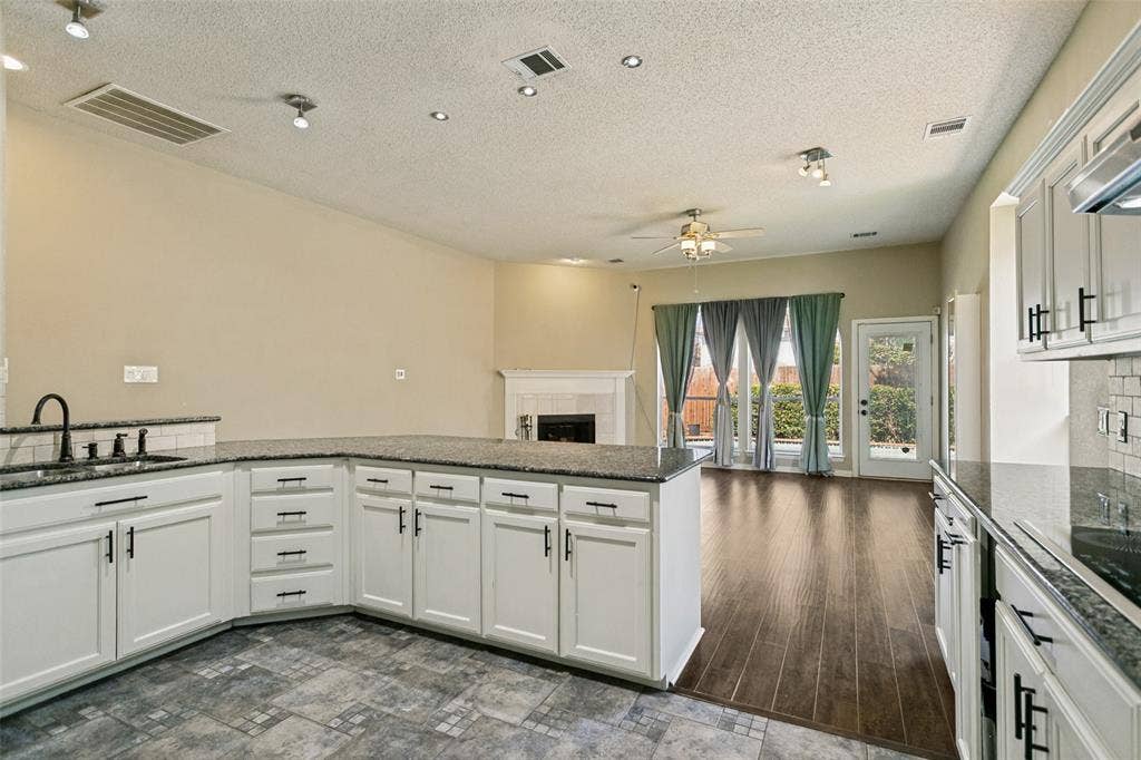 2321 San Gabriel Drive, Plano, TX 75074 2321 San Gabriel Drive, Plano, TX 75074