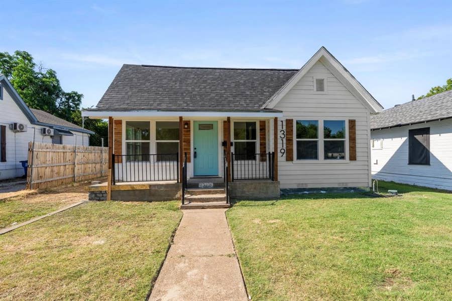 Property photo for 1319 Galloway Avenue, Dallas, TX