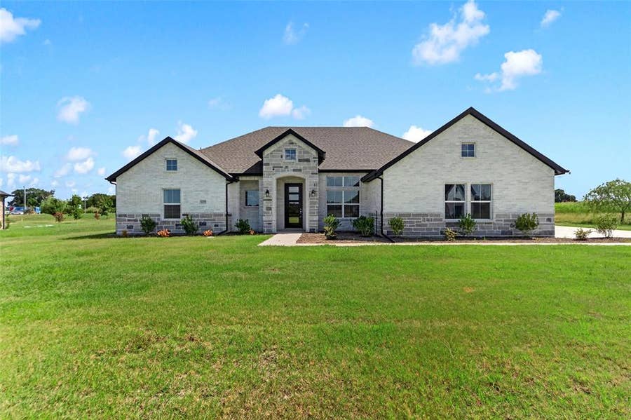 Property photo for 1209 DEERFIELD Drive, Wills Point, TX