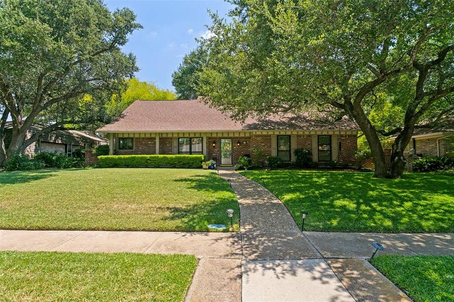 Property photo for 10 Lundys Lane, Richardson, TX