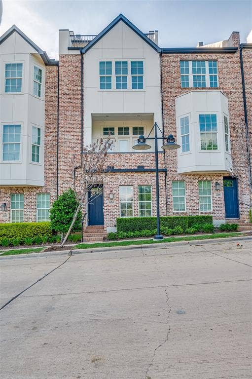 Property photo for 2262 Alterbrook Lane, Dallas, TX