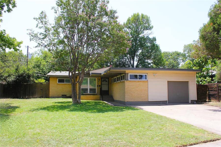 Property photo for 3010 Hillglenn Road, Dallas, TX