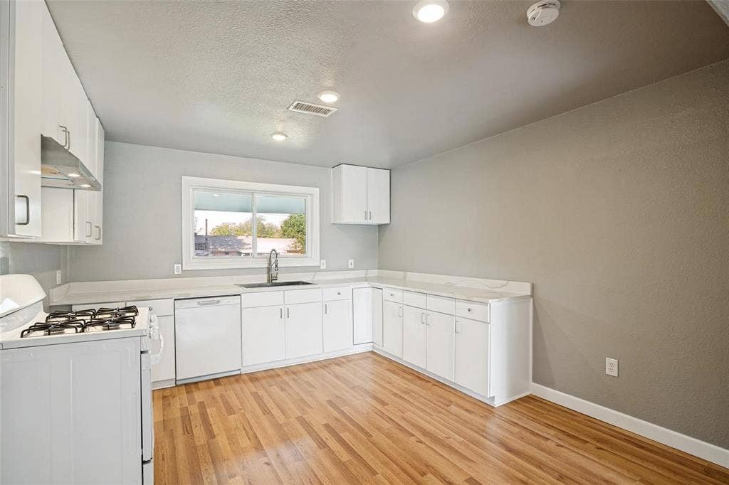 4401 Ivy Drive, Mesquite, TX 75150 4401 Ivy Drive, Mesquite, TX 75150