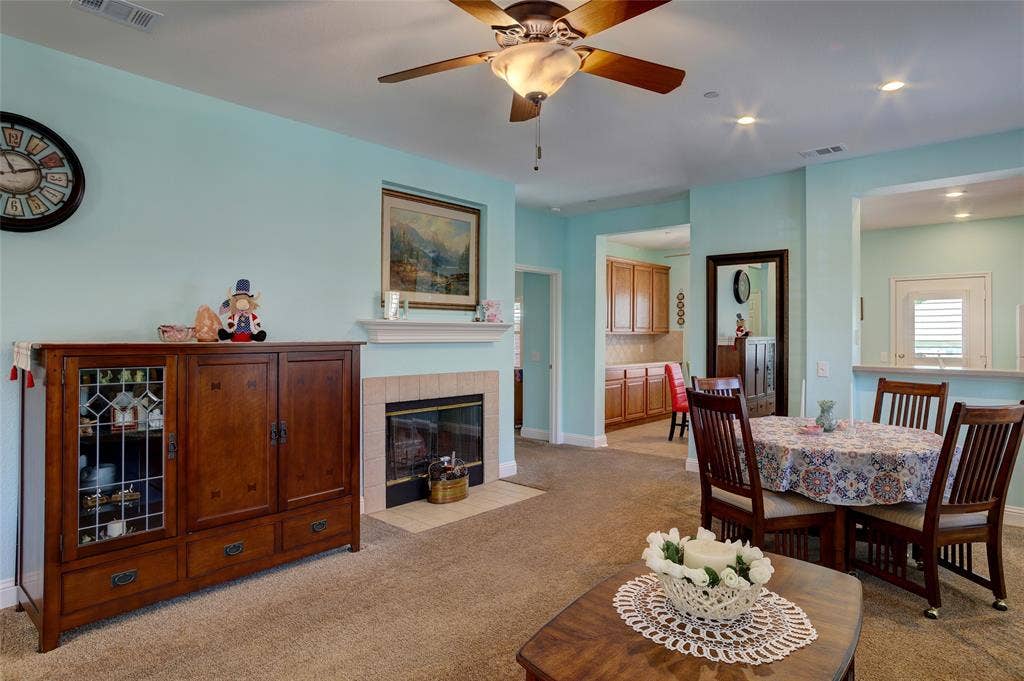 9909 Kaufman Place, Plano, TX 75025 Fireplace for those cozy winter days