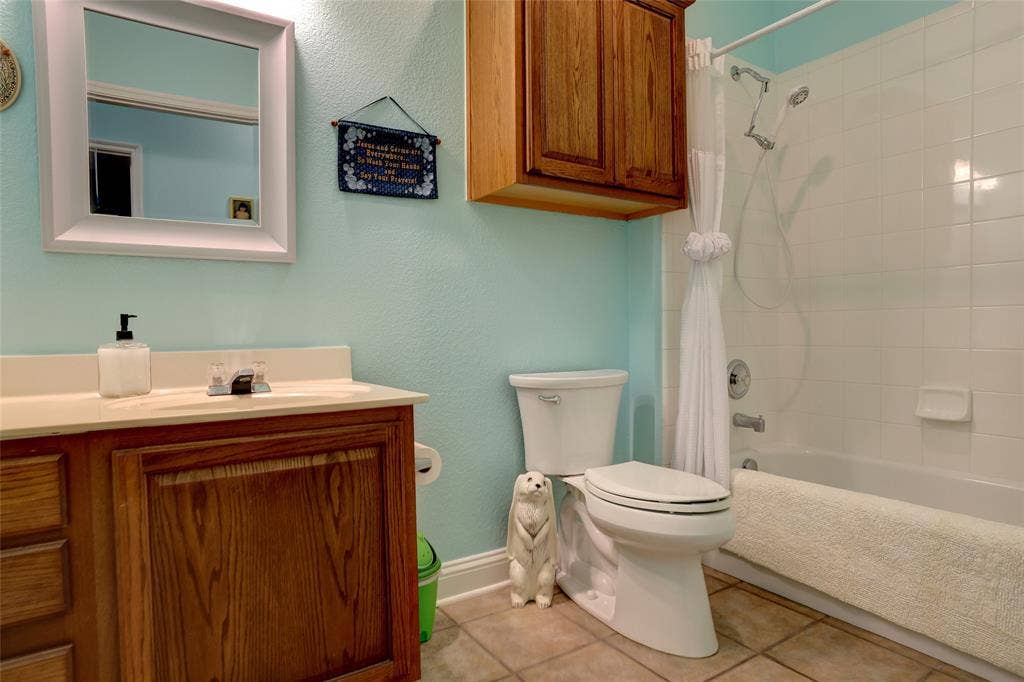 9909 Kaufman Place, Plano, TX 75025 Handicap toilets - just in case