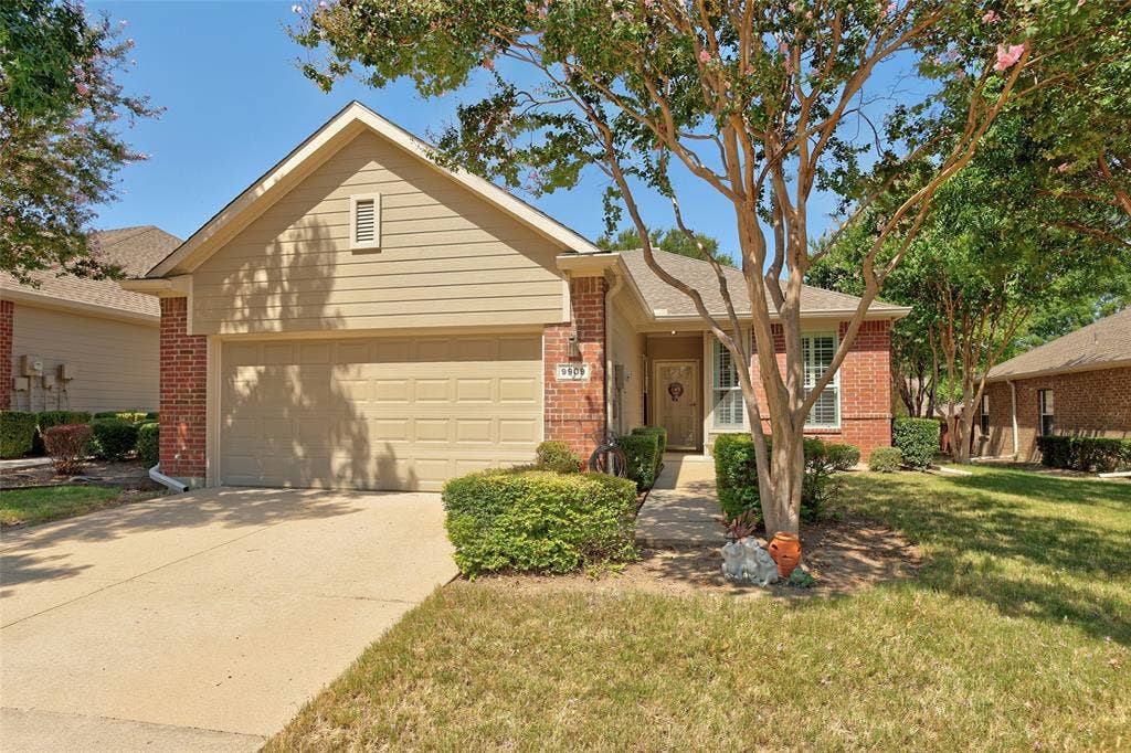 9909 Kaufman Place, Plano, TX 75025 Rare end unit, one-story townhome